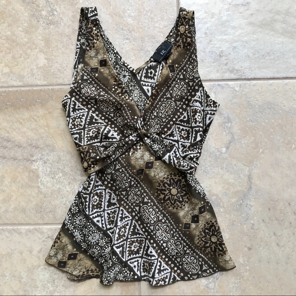 Sleeveless blouse with metallic accents